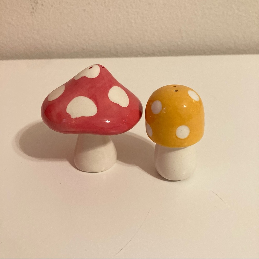 🎉4 For $15 🎉Mushroom salt and pepper shakers